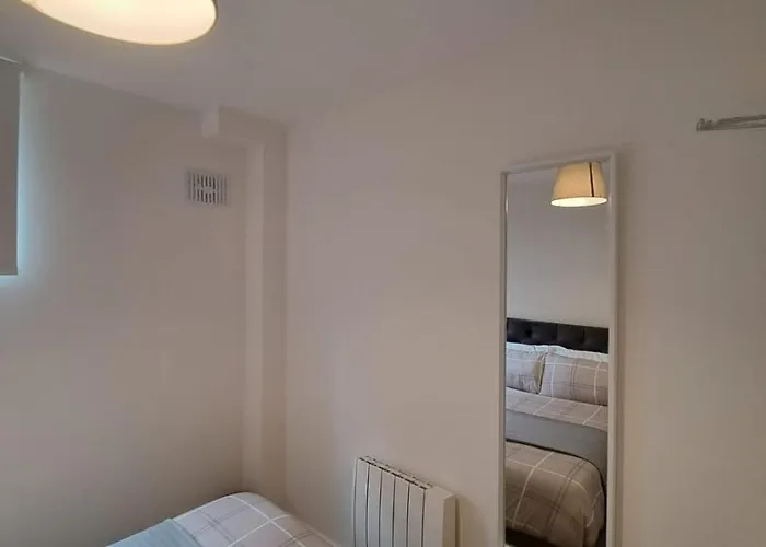 Near Trinity College Lägenhet